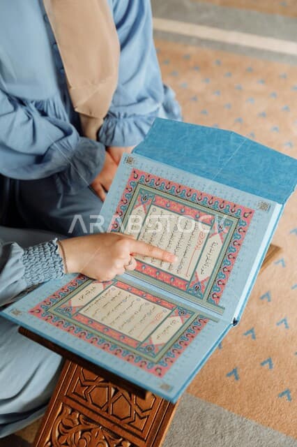 Women studying Quran